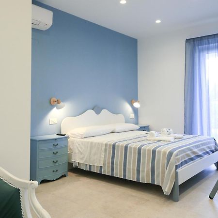 Villa Del Gaudio Rooms & Apartments Castellammare di Stabia Bagian luar foto