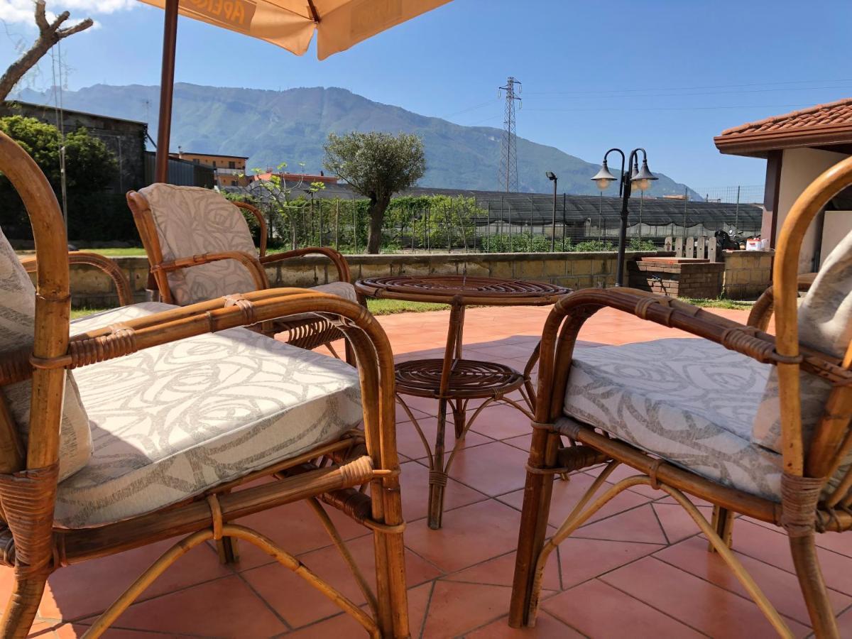Villa Del Gaudio Rooms & Apartments Castellammare di Stabia Bagian luar foto