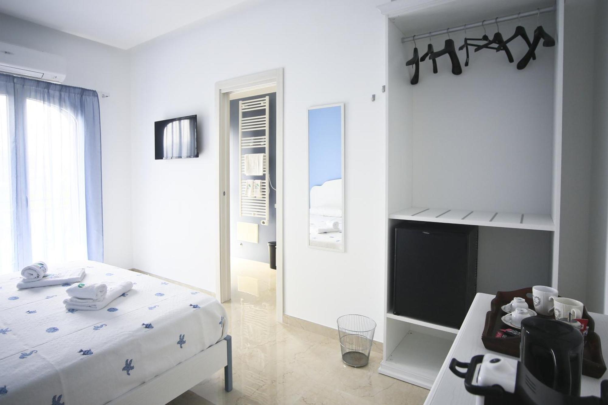 Villa Del Gaudio Rooms & Apartments Castellammare di Stabia Bagian luar foto