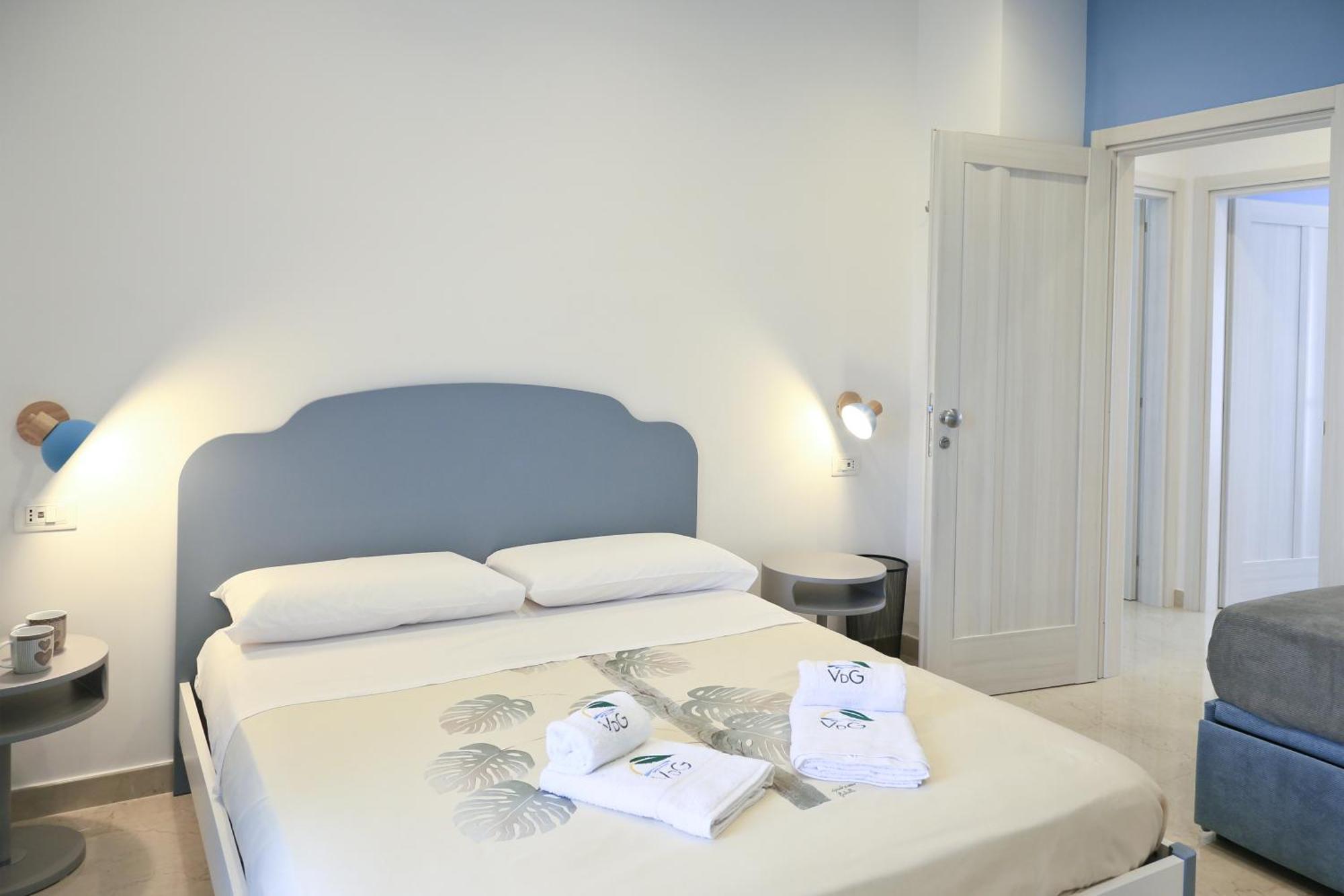 Villa Del Gaudio Rooms & Apartments Castellammare di Stabia Bagian luar foto