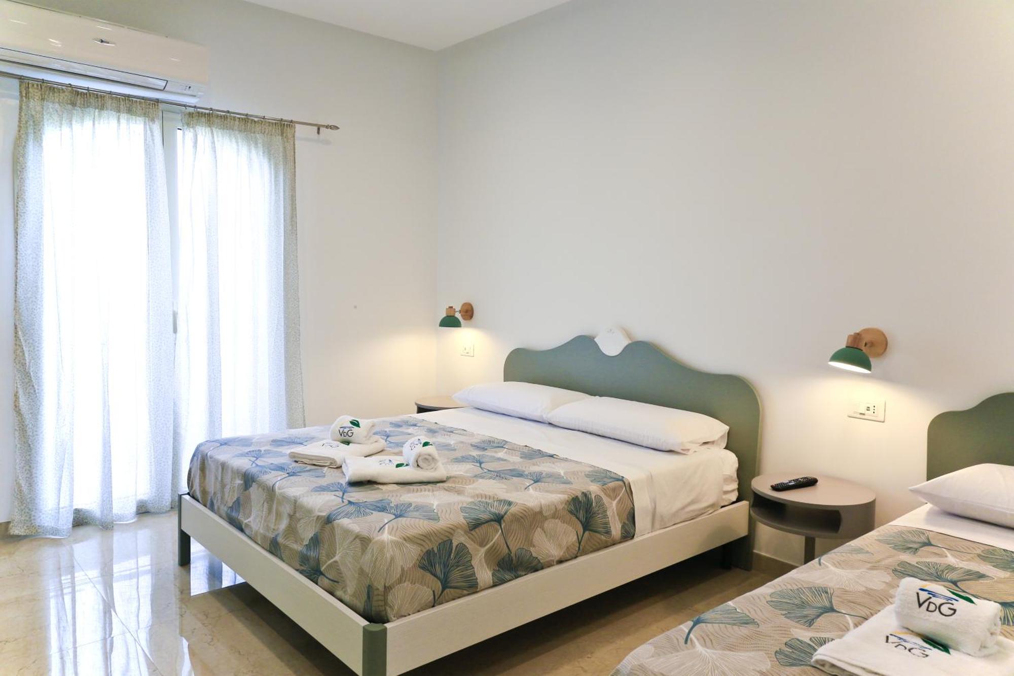 Villa Del Gaudio Rooms & Apartments Castellammare di Stabia Bagian luar foto