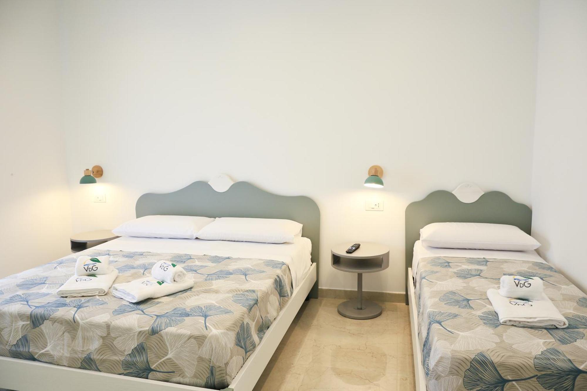 Villa Del Gaudio Rooms & Apartments Castellammare di Stabia Bagian luar foto