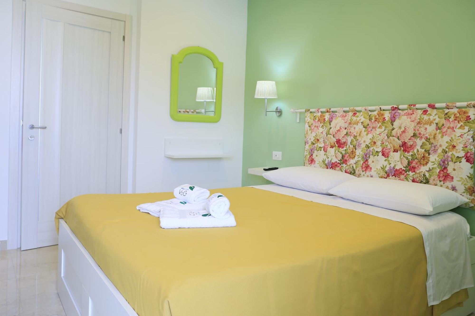Villa Del Gaudio Rooms & Apartments Castellammare di Stabia Bagian luar foto