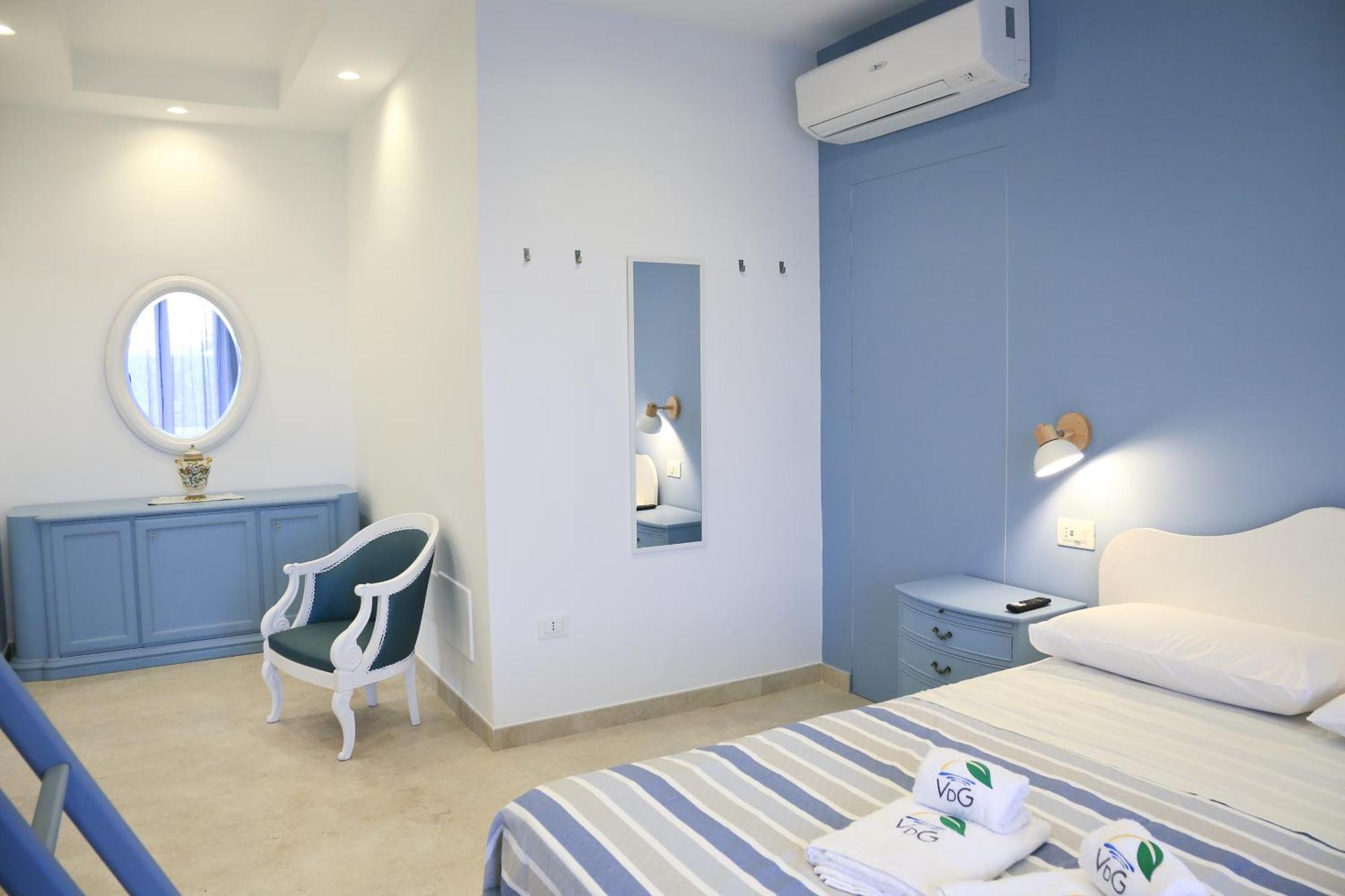 Villa Del Gaudio Rooms & Apartments Castellammare di Stabia Bagian luar foto