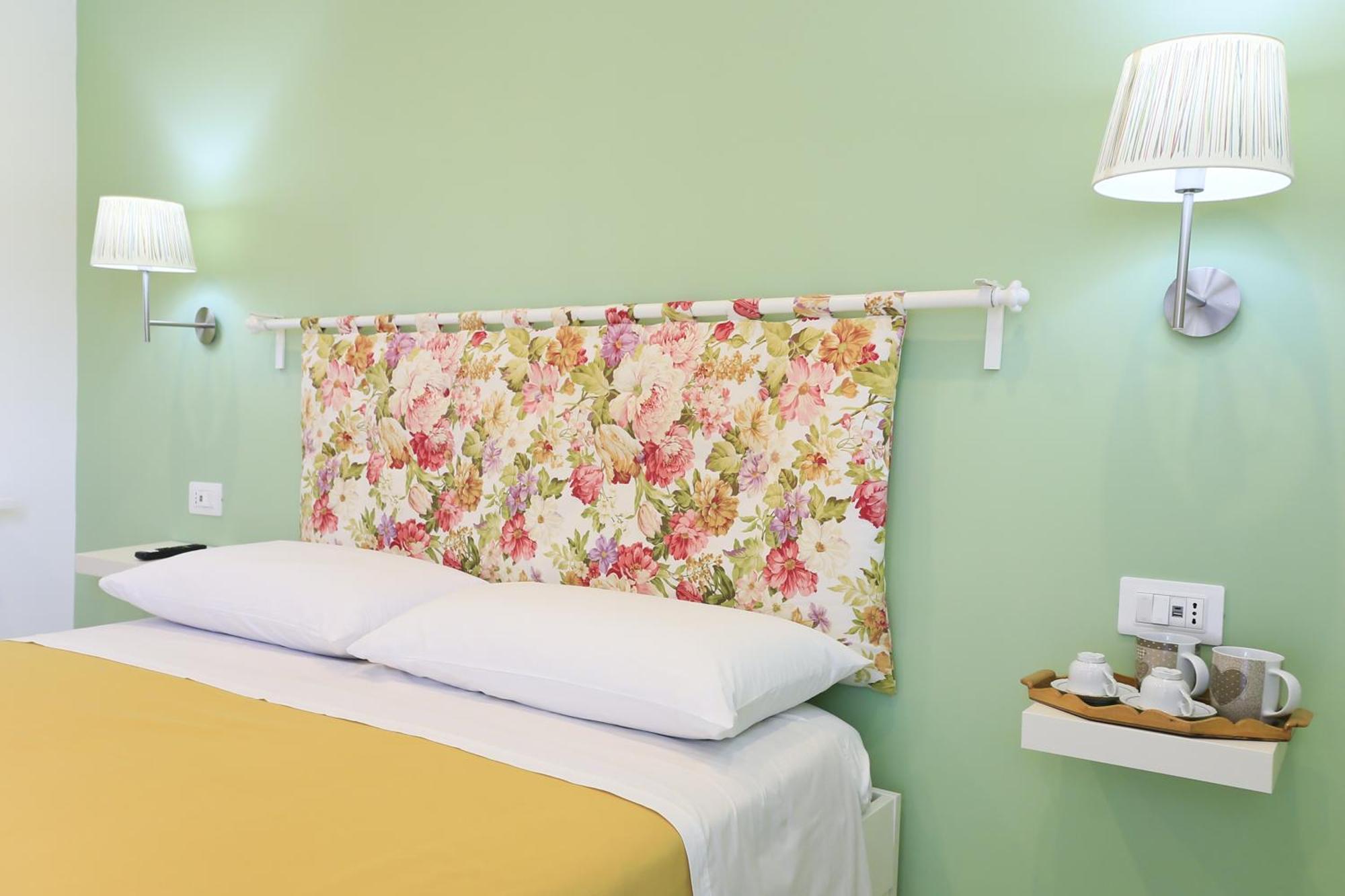 Villa Del Gaudio Rooms & Apartments Castellammare di Stabia Bagian luar foto