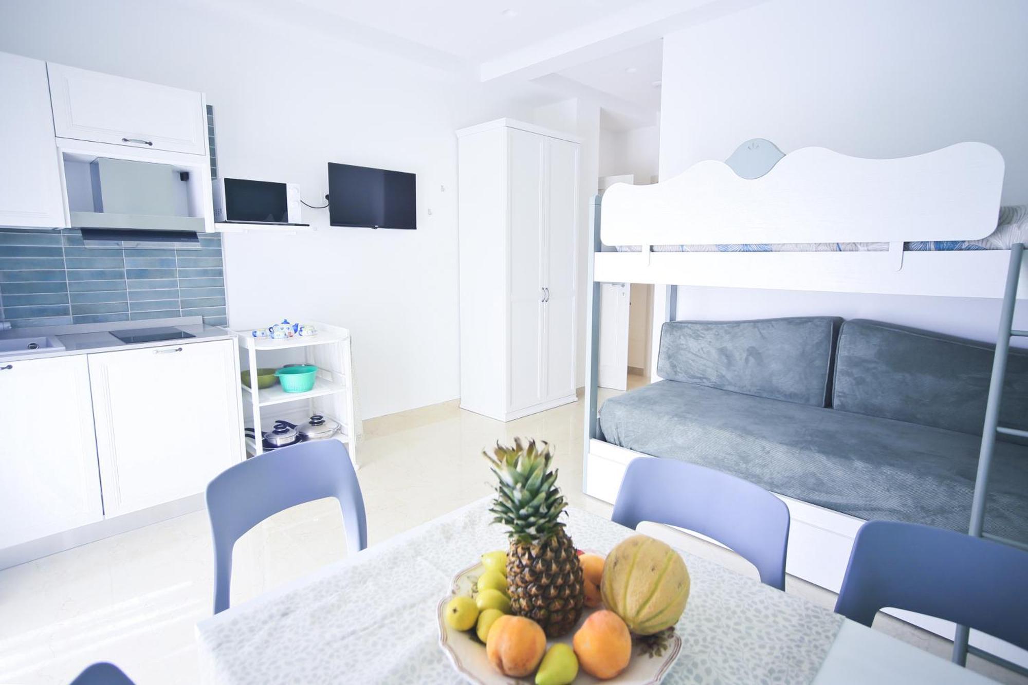 Villa Del Gaudio Rooms & Apartments Castellammare di Stabia Bagian luar foto