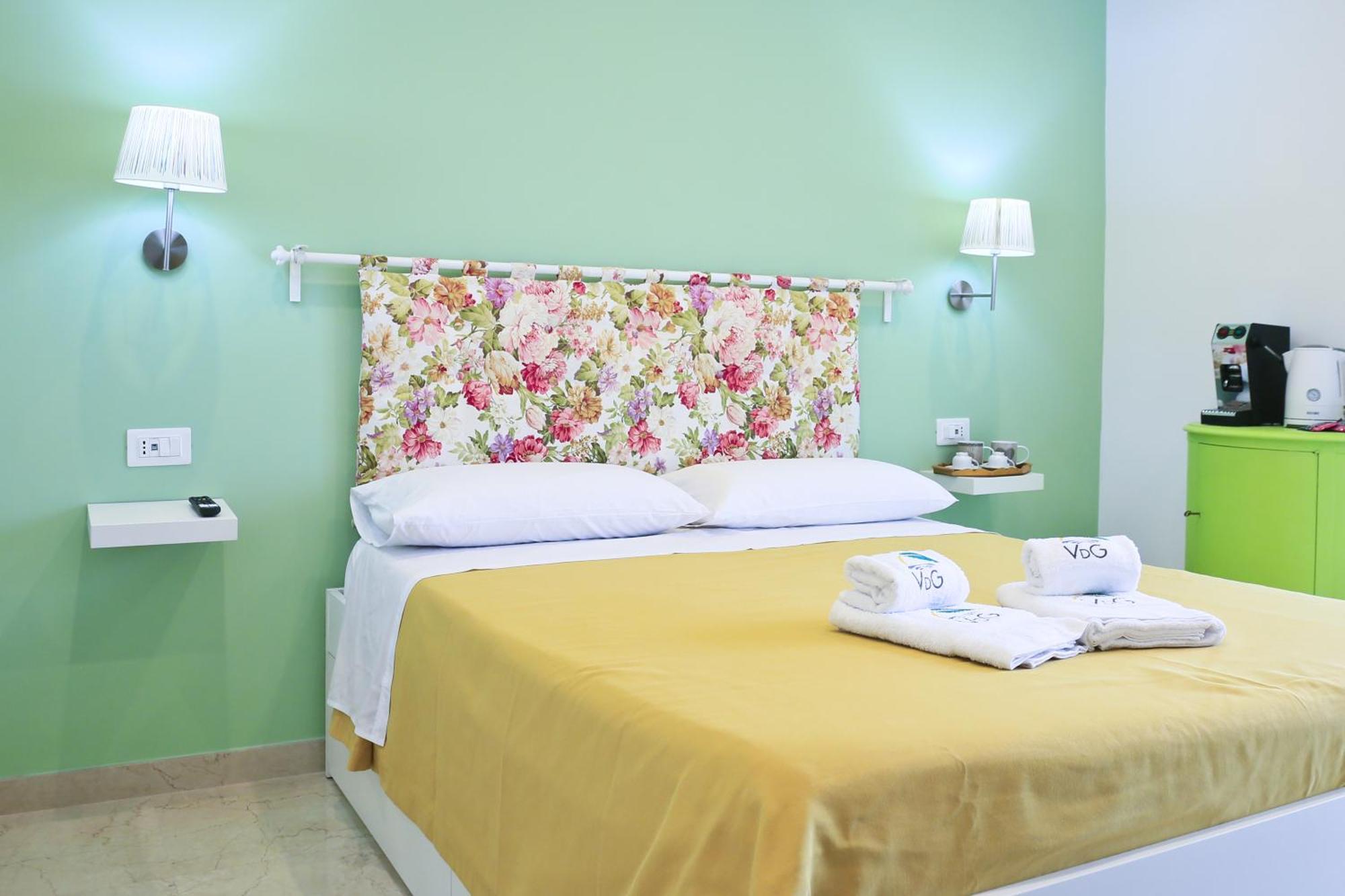 Villa Del Gaudio Rooms & Apartments Castellammare di Stabia Bagian luar foto